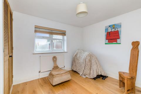 26 Albert Road, Horley, RH6 7JA