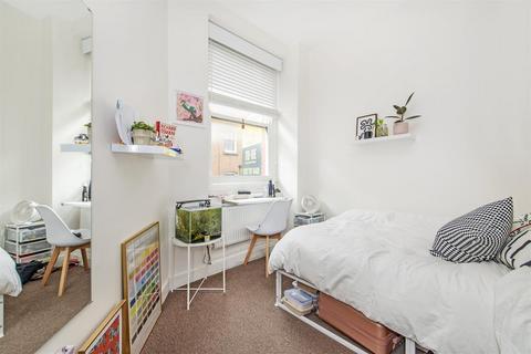 3 bedroom apartment to rent, Hanbury Street, London, E1