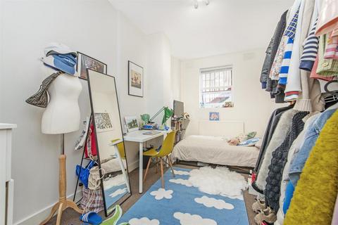 3 bedroom apartment to rent, Hanbury Street, London, E1