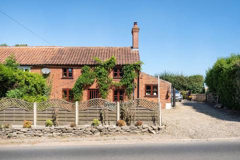 3 bedroom cottage for sale, Panxworth Road, South Walsham