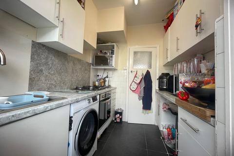 3 bedroom house share to rent, Sherwood Avenue, SW16