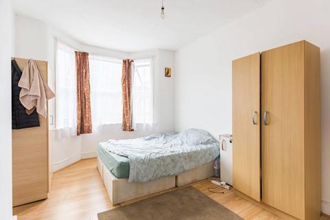 3 bedroom terraced house for sale, Knotts Green Road, Leyton, London, E10