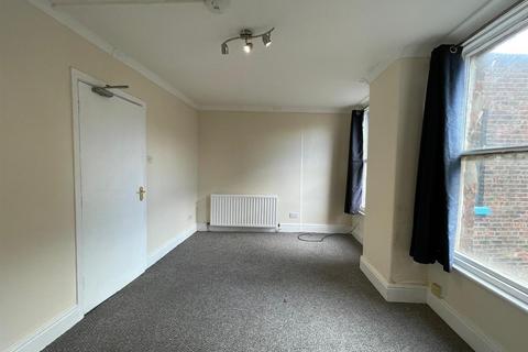 2 bedroom flat to rent, Queen Street, North Yorkshire YO11