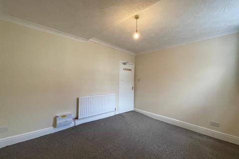 2 bedroom flat to rent, Queen Street, North Yorkshire YO11