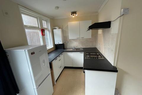 2 bedroom flat to rent, Queen Street, North Yorkshire YO11