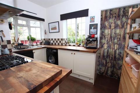 133 Apperley Road, Bradford, BD10 0AX