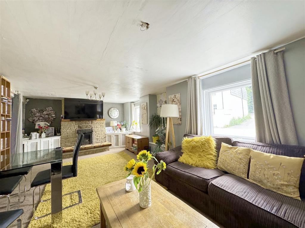 Grd Flr Living Room