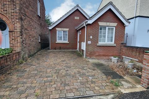 2 bedroom detached bungalow for sale, Stradbroke Road, Gorleston