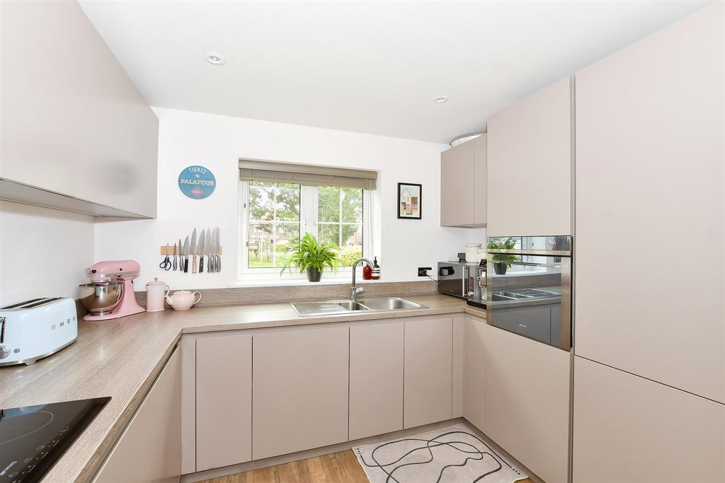 Kitchen/ Breakfast Area