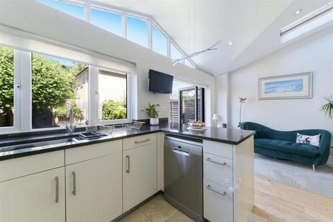 60 Faraday Road, London, SW19 8PD