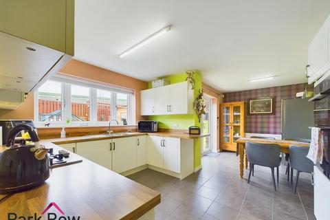 4 bedroom detached house for sale, Southlands Close, South Milford, Leeds