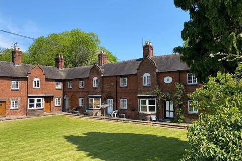 2 bedroom cottage to rent, The Square, Uttoxeter ST14