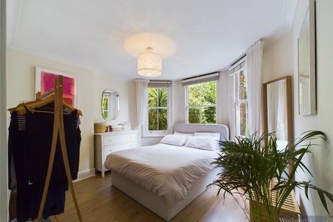 Flat 5, Woodleigh, 2 Parklands, Surbiton, KT5 8EA