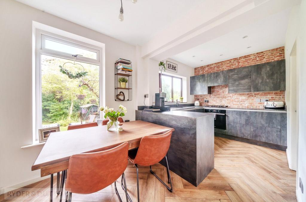 Kitchen/Dining Room