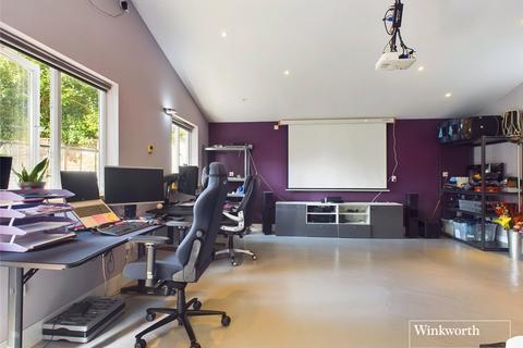 8 Alington Crescent, London, NW9 8JN