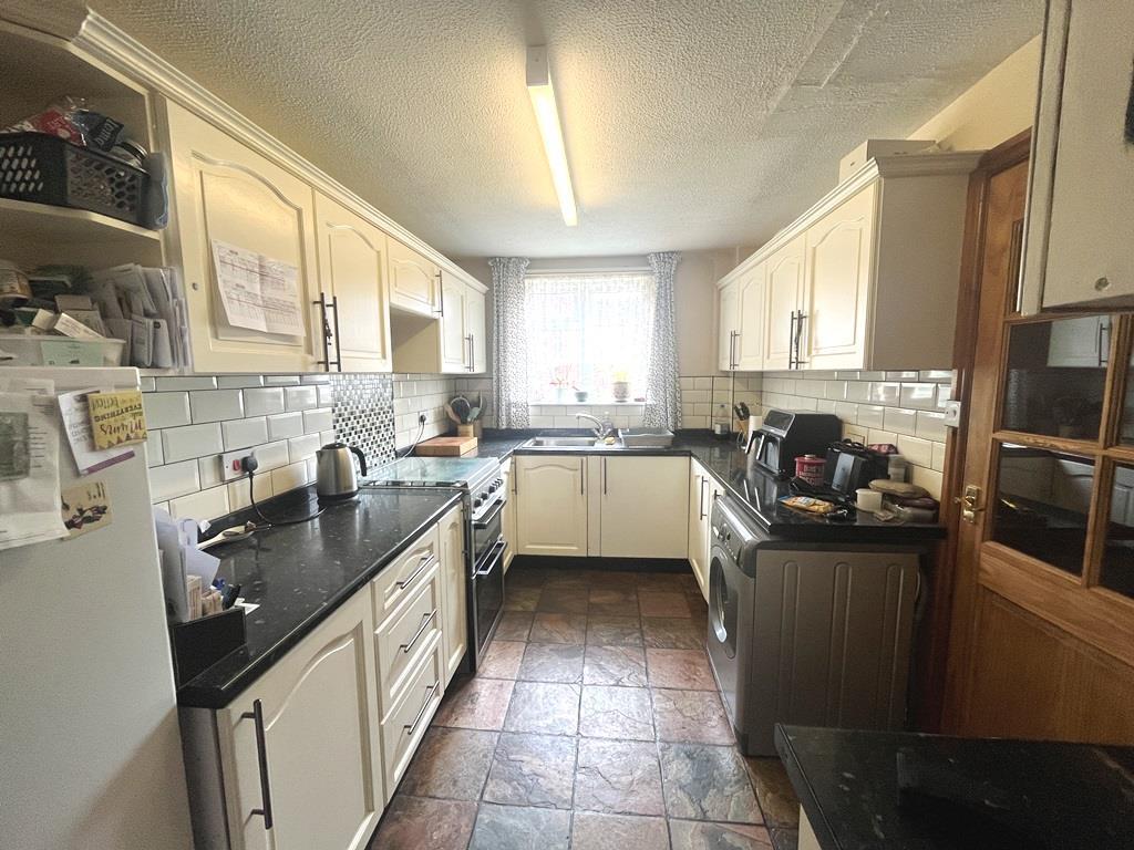 Oak Tree Close, Evesham 4 bed semidetached house for sale £279,950