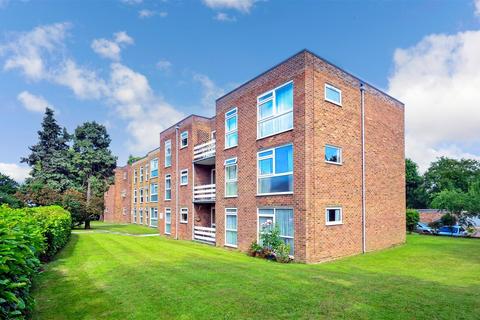 1 bedroom flat for sale, Worcester Road, Sutton, Surrey