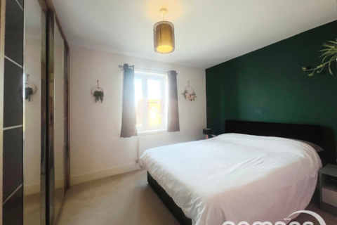 9 White Clover Drive, Basingstoke, RG23 7FL