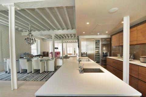 Apartment 1, Tapestry Building, 16 New Street, London, EC2M 4TR