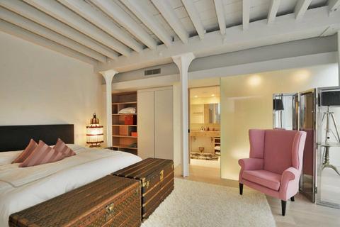 Apartment 1, Tapestry Building, 16 New Street, London, EC2M 4TR