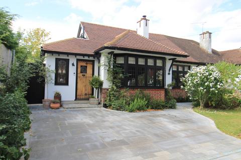 1 Leasway, Upminster, RM14 3AJ