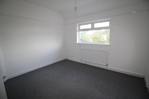 3 bedroom terraced house to rent, Hallam Crescent East, Leicestershire LE3