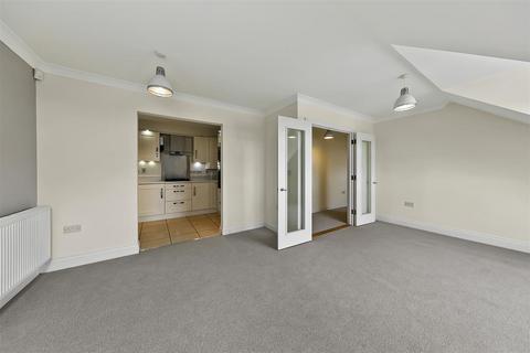 2 bedroom apartment for sale, High Street, Hampton Hill