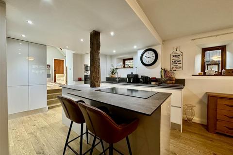 5 bedroom barn conversion for sale, Westgate, Almondbury, Huddersfield, HD5 8XN