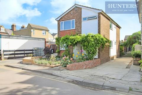 2 bedroom maisonette for sale, South Street, Stanstead Abbotts