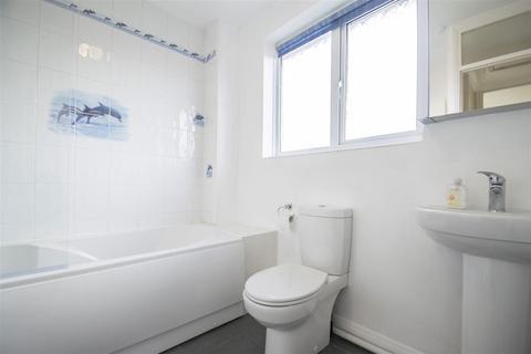 3 bedroom end of terrace house to rent, Springfield Way, Bedford MK43