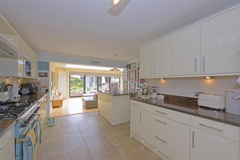 3 bedroom detached house for sale, Grantley Avenue, Kingswood Oak, Shrewsbury