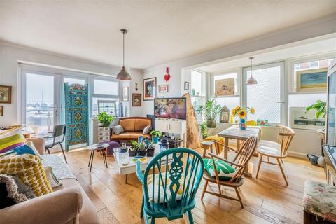 2 bedroom apartment for sale, Kingsway, Hove BN3