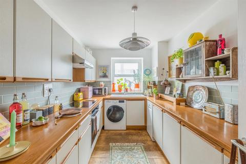 2 bedroom apartment for sale, Kingsway, Hove BN3