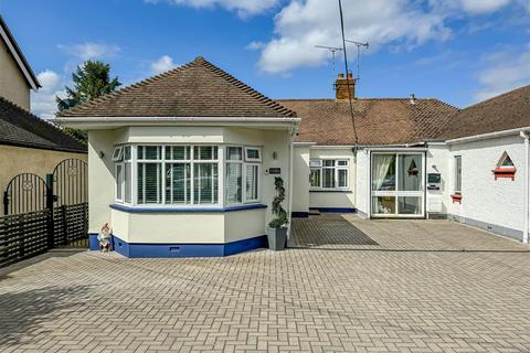 2 bedroom semi-detached bungalow for sale, High Road, Hockley SS5