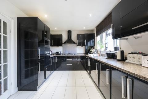 4 bedroom end of terrace house for sale, Cobham Avenue, New Malden KT3