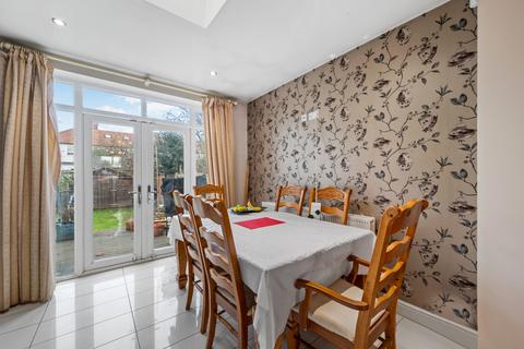 4 bedroom end of terrace house for sale, Cobham Avenue, New Malden KT3