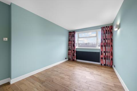 20 Southdown Drive, London, SW20 8EZ