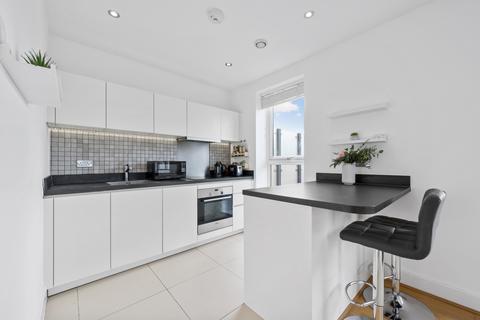 1 bedroom penthouse for sale, Coombe Lane, London SW20