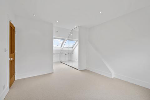 2 bedroom apartment for sale, Taunton Avenue, Raynes Park SW20