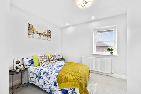 2 bedroom apartment for sale, Claremont Avenue, New Malden KT3