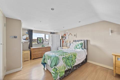 4 bedroom terraced house for sale, Queen Mary Avenue, Morden SM4