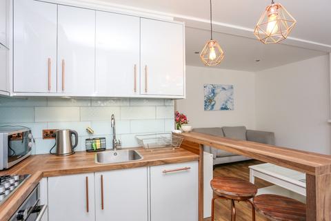 1 bedroom apartment to rent, Approach Road, London SW20