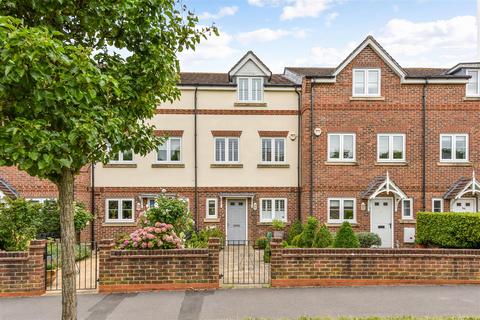 3 bedroom terraced house for sale, Broyle Road, Chichester