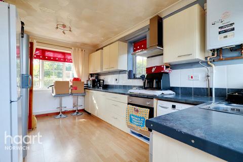 3 bedroom semi-detached house for sale, Bulmer Road, Norwich