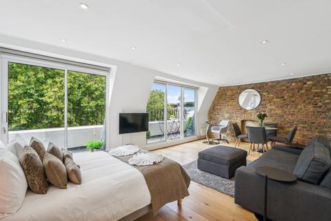 Studio to rent, Cornwall Gardens, South Kensington, London