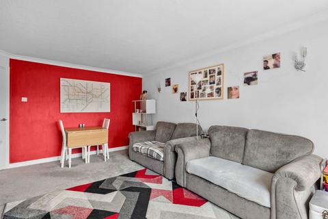 28 Wimborne Close, Epsom, KT17 4DP