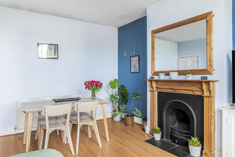 2 bedroom flat for sale, Upper Richmond Road West, East Sheen, SW14