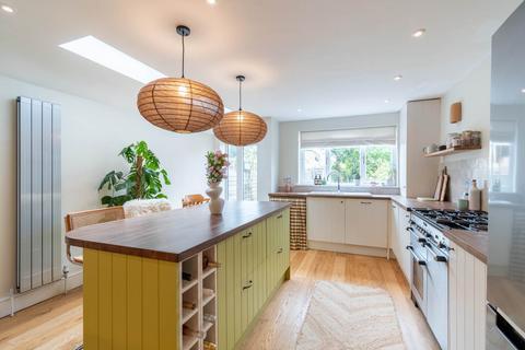 2 bedroom terraced house to rent, Hawthorn Grove, Bath