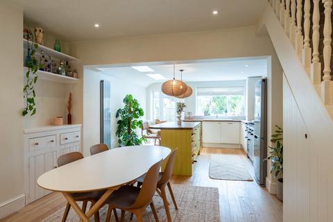 2 bedroom terraced house to rent, Hawthorn Grove, Bath