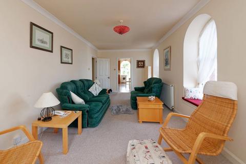 2 bedroom flat for sale, Flat 15, Grand Marine Court, 41 Argyle Street, Rothesay, PA20 0AX